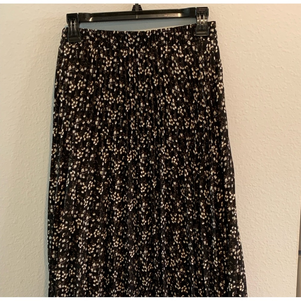 Max Studio NWT pleated maxi black print xsmall
